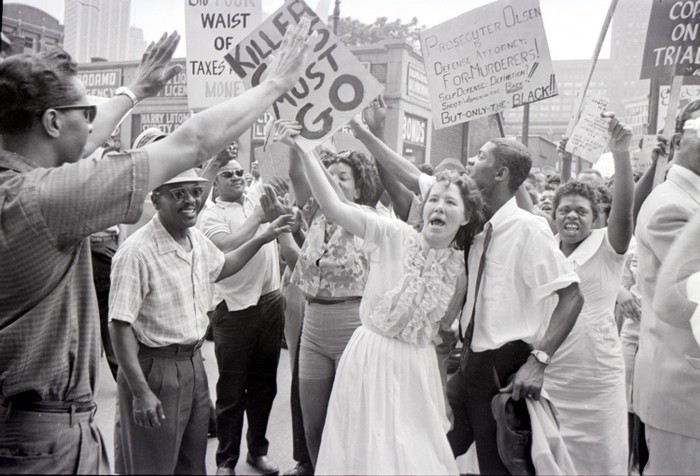 Negroes; Detroit. - Pickets at police hdqtrs. to protest fatal shooting of negro woman by police officer.